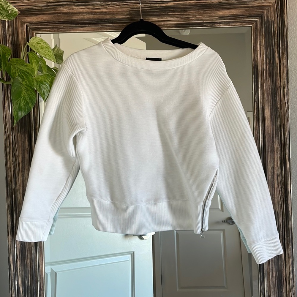 Aritzia XXS White Sweater With Zipper